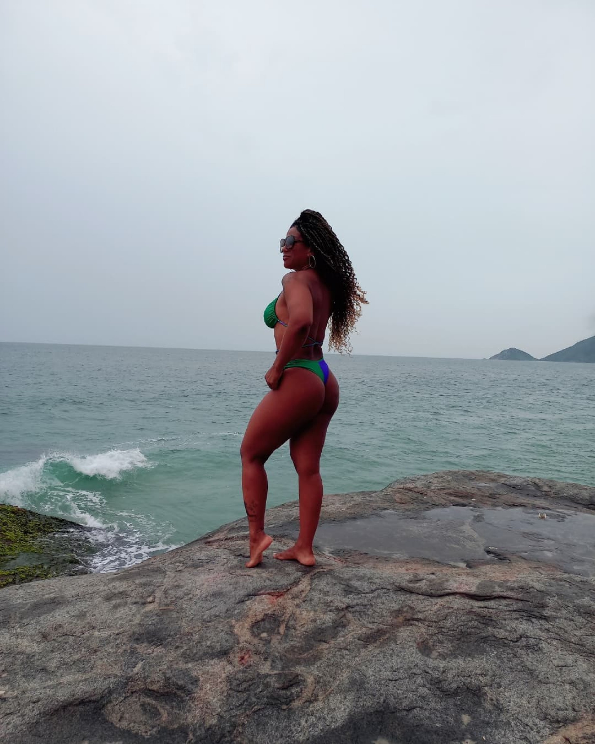 Cláudia Bonfim, mãe de Marvvila, mostra corpão nas redes sociais - Reprodução Internet