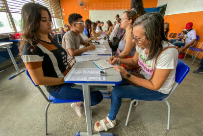 Estimuladores e professores da Educação Inclusiva assinam contratos de Processo Seletivo em Belford Roxo