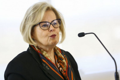 Falta de mulheres em espaços de poder afeta a democracia, diz Rosa Weber