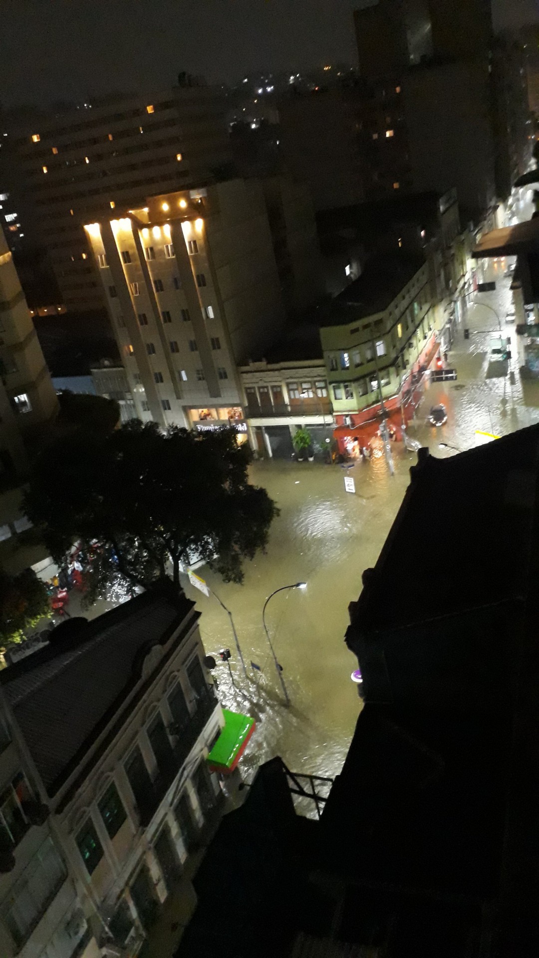 Avenida Mem de Sá e Rua do  Resende ficaram alagadas - Reprodução/Redes Sociais