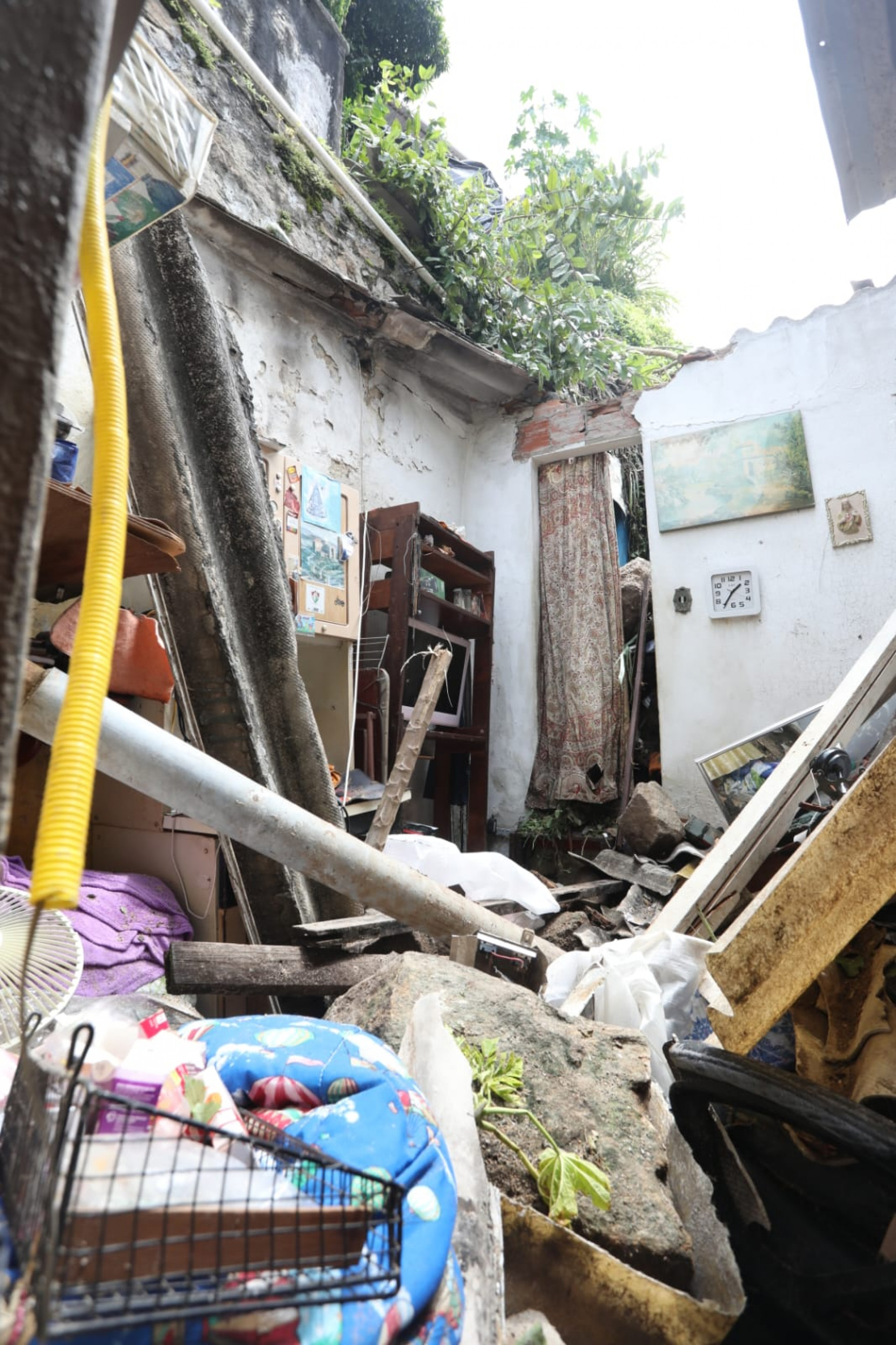 Desabamento no Catete causado pelas fortes chuvas - Pedro Ivo/Agência O Dia