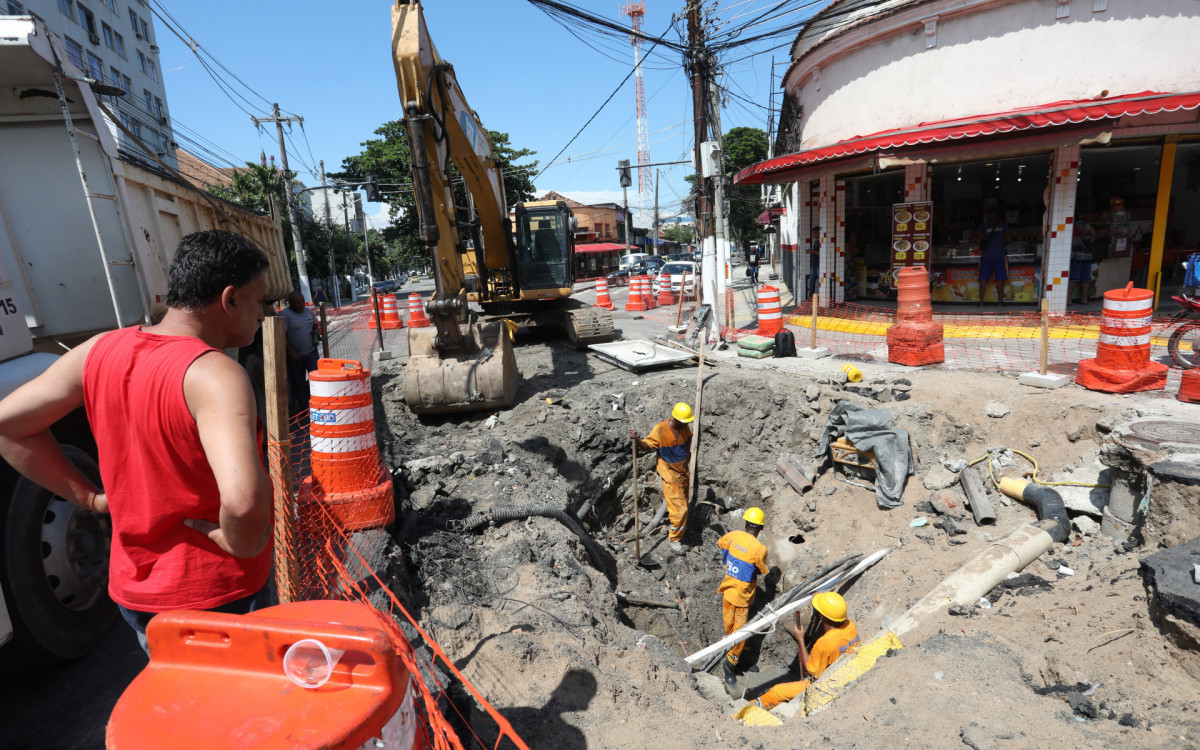
Cratera abre na Rua Aristides Caire, no M&eacute;ier devido as fortes de ter&ccedil;a-feira. Fotos: Pedro Ivo/ Ag&ecirc;ncia O Dia
Cratera abre na Rua Aristides Caire, no M&eacute;ier devido as fortes de ter&ccedil;a-feira. Fotos: Pedro Ivo/ Ag&ecirc;ncia O Dia
