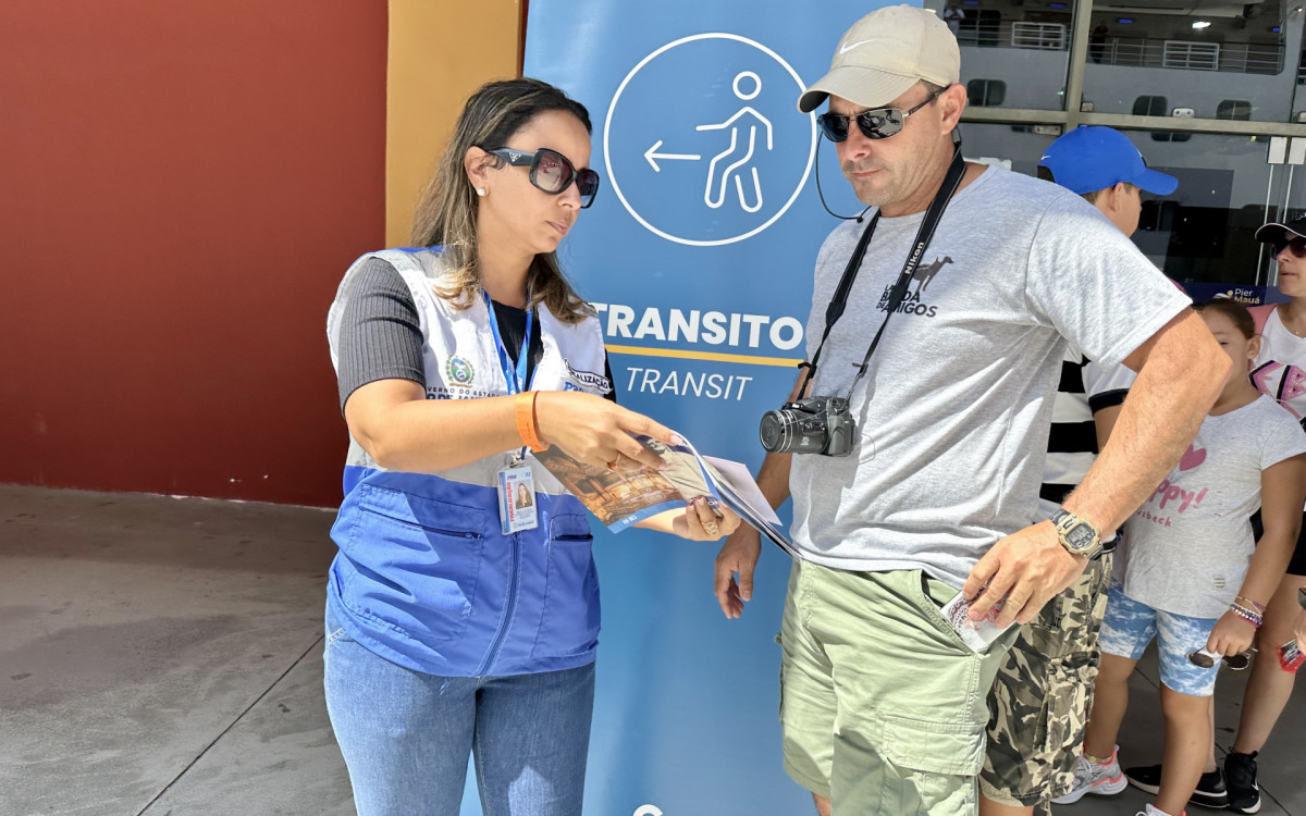 Procon-RJ fez ação de orientação para turistas que desembarcaram no Pier Mauá - Divulgação / Procon-RJ