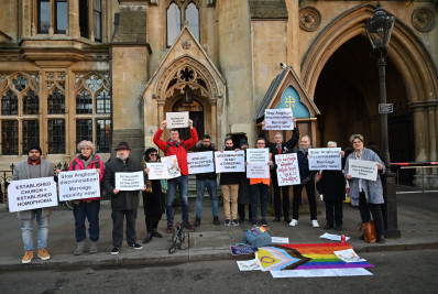 Igreja Anglicana autoriza bênção à união gay, mas mantém veto a casamento