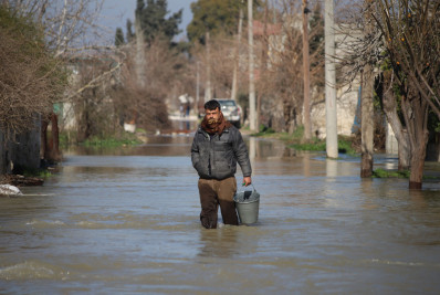 Após terremoto, barragem rompe e inunda cidade inteira na Síria