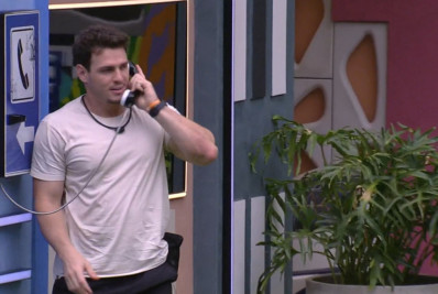 Gustavo atende ao 'Big Fone' e está no paredão