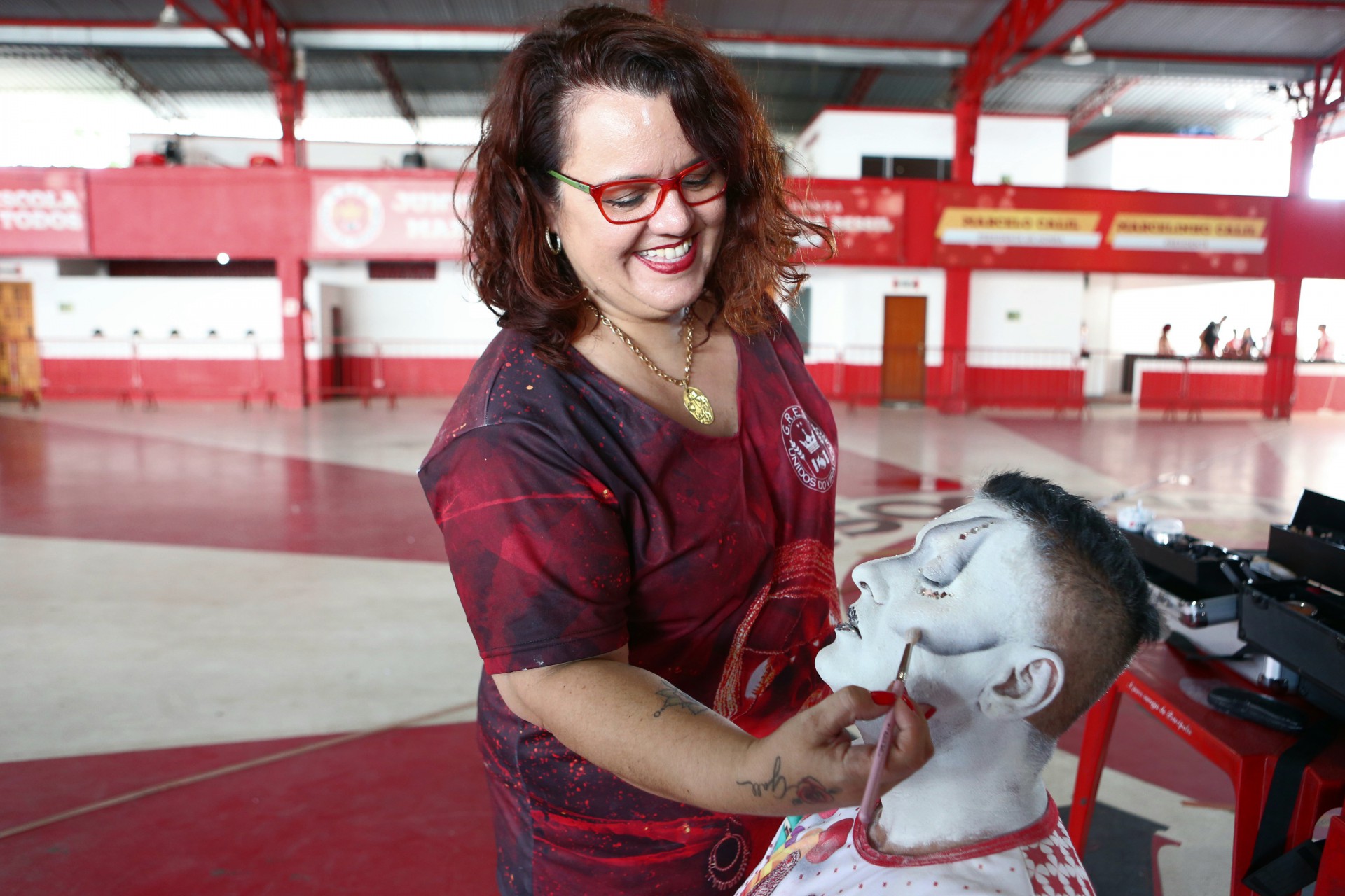 Christina Gall, maquiadora da Viradouro - Cleber Mendes / Ag&ecirc;ncia O Dia