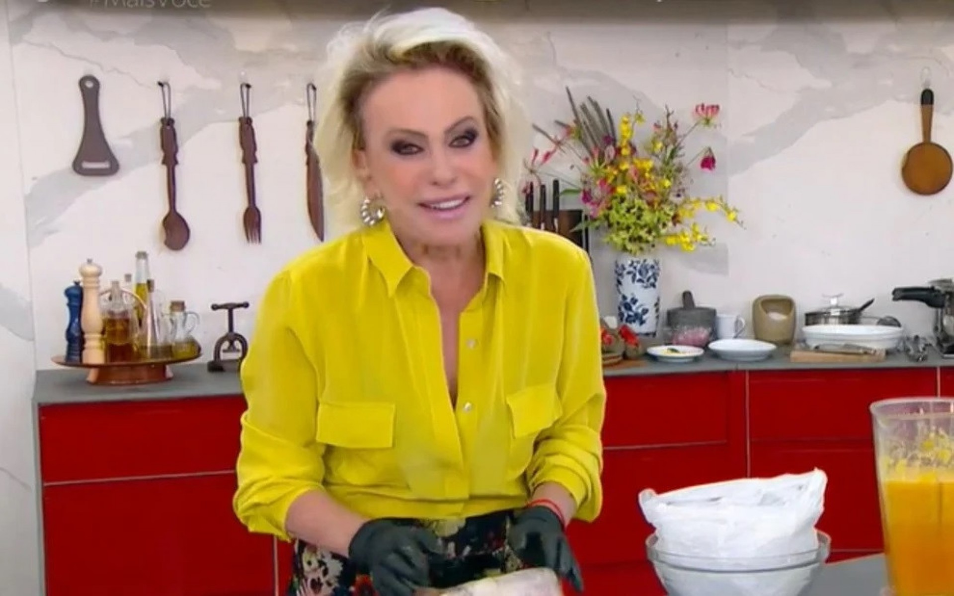 Ana Maria Braga faz lombo suíno e se diverte com piadas de duplo sentido sobre linguiça no 'Mais Você' - Reprodução