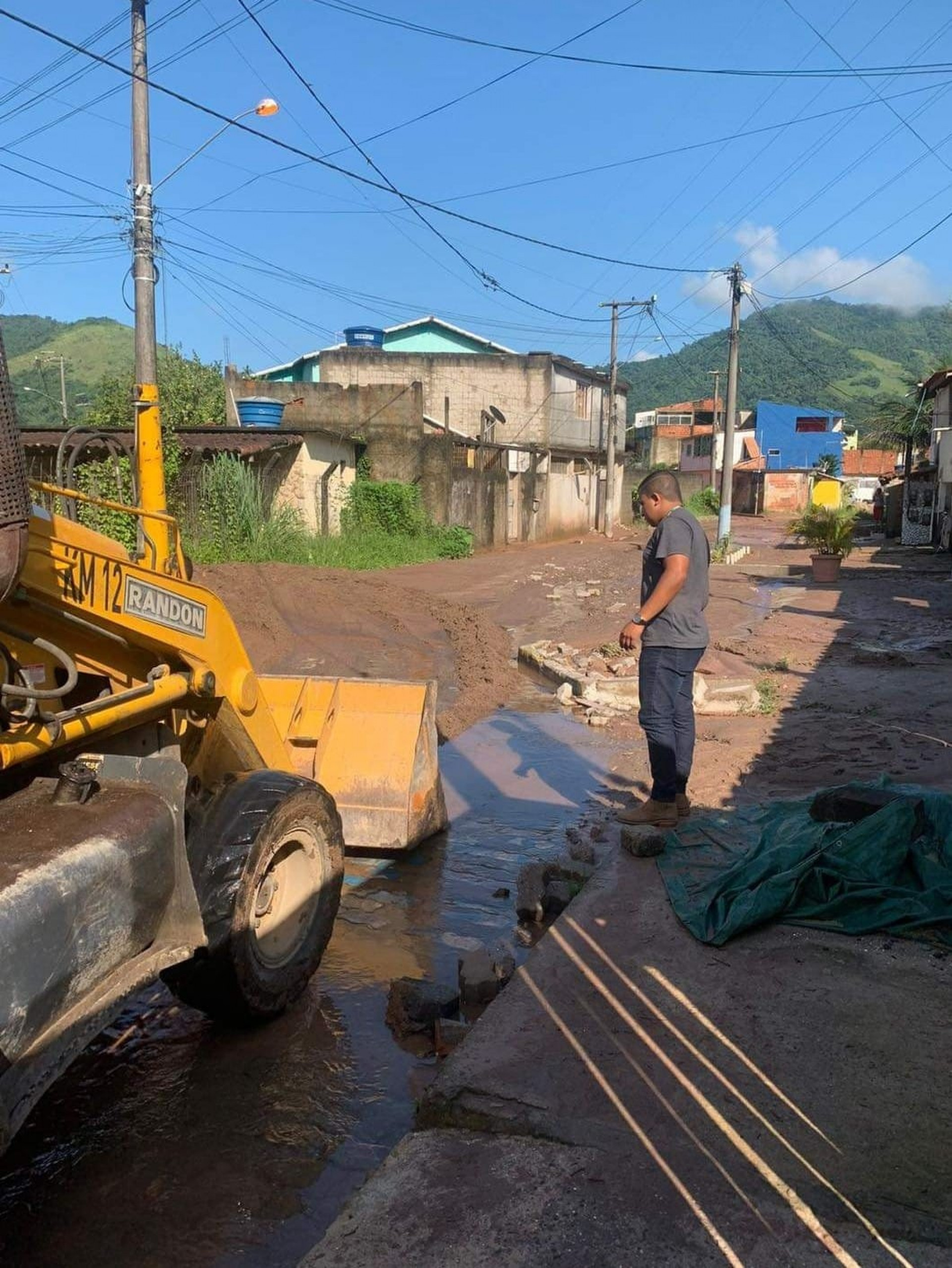 Prefeitura de Mangaratiba agindo na limpeza das ruas.