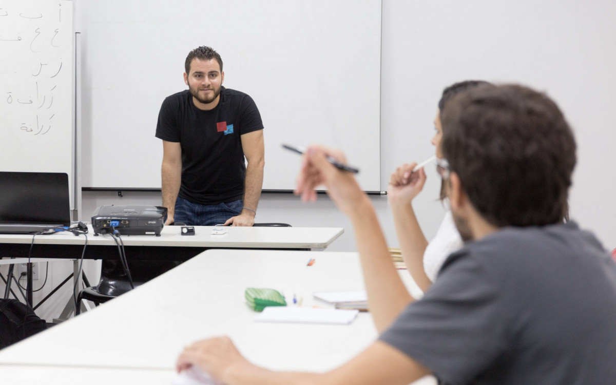 Refugiados ministram cursos de idiomas; Veja como participar