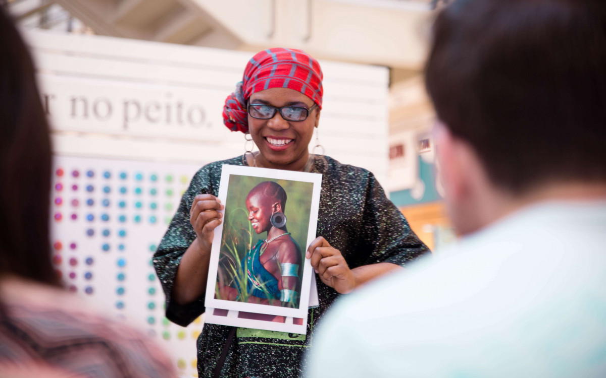 Refugiados ministram cursos de idiomas; Veja como participar