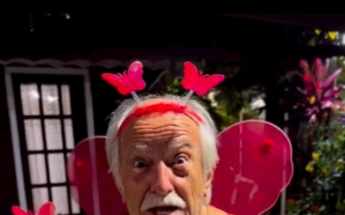 Ary Fontoura se fantasia de borboleta