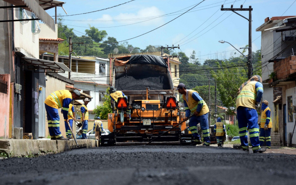 Trabalho &eacute; feito pela Secretaria Municipal de Manuten&ccedil;&atilde;o Urbana, como parte de pacote de obras em parceria com Governo do Estado