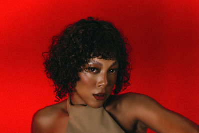 Voz da abertura de ‘Vai na Fé’, Negra Li revela que a protagonista foi inspirada em sua história: ‘Eu chorei’