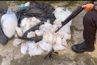 PM prende ‘Romário’, responsável pela venda de crack no Gogó da Ema, em Belford Roxo