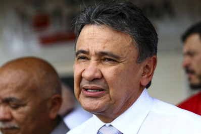 Cerca de 2,5 milhões podem estar recebendo Bolsa Família de modo irregular, diz ministro