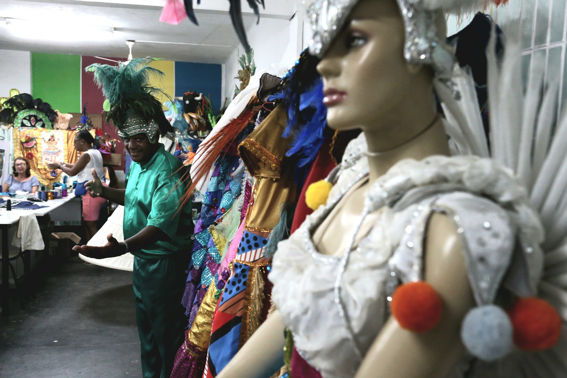 Sidimar Marinho no ateli&ecirc; do Loucura Suburbana - Cleber Mendes/ Ag&ecirc;ncia O Dia