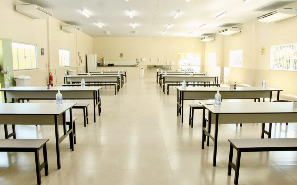 O local conta com ambiente espa&ccedil;oso e climatizado