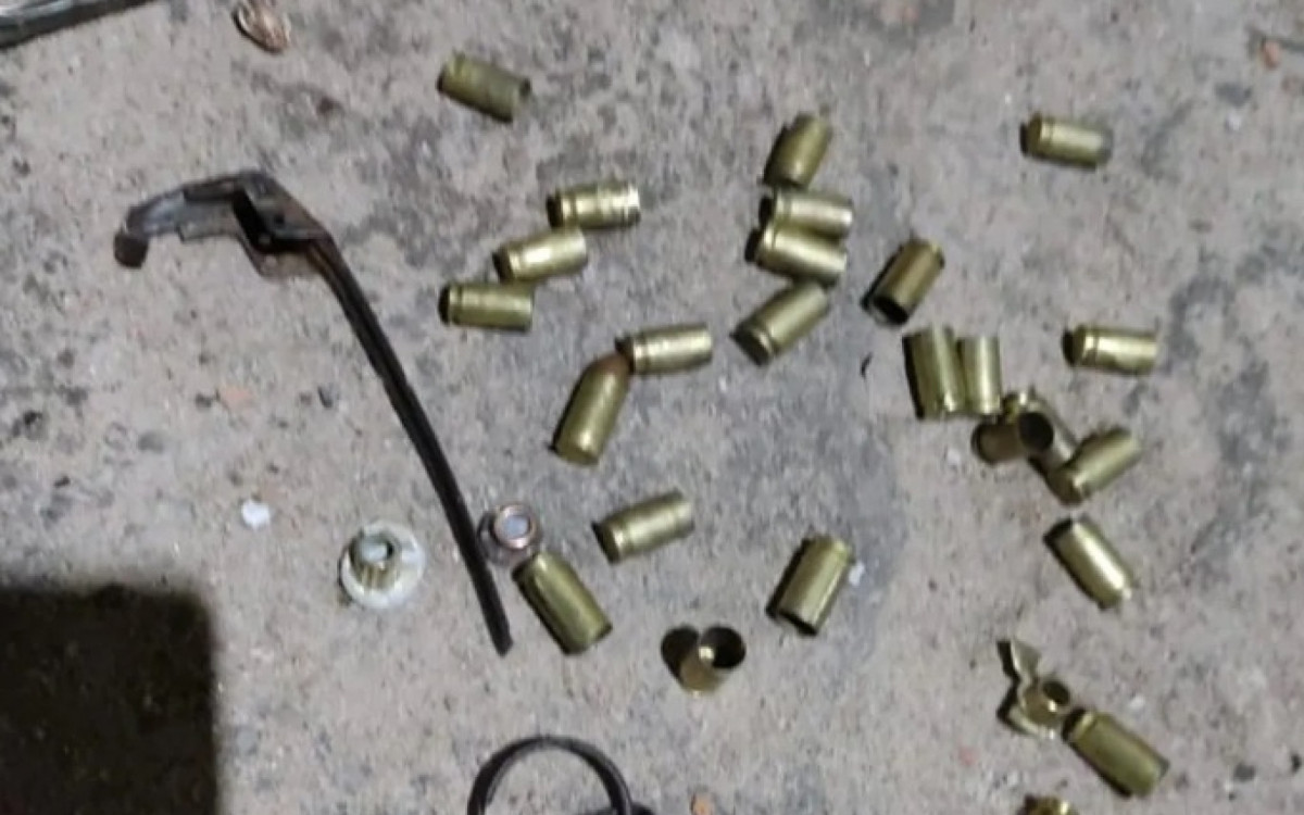 PMs também encontraram munição e cápsulas deflagradas 