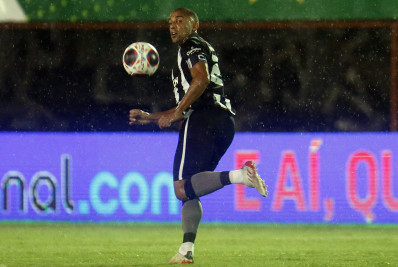 Com a volta de Marçal, Botafogo divulga lista de relacionados para enfrentar o Flamengo