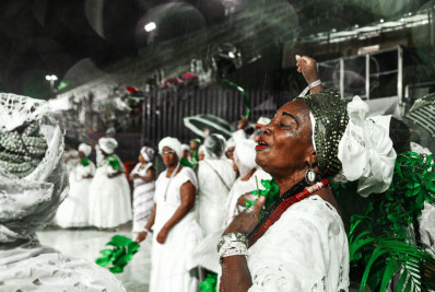 Em ritual de fé, baianas e lideranças religiosas lavam a Sapucaí antes do Rio Carnaval 2023