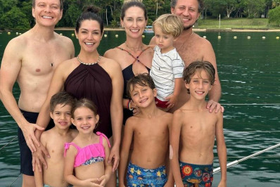 Thais Fersoza compartilha clique ao lado de amiga de infância: 'Éramos 2, viramos 9'