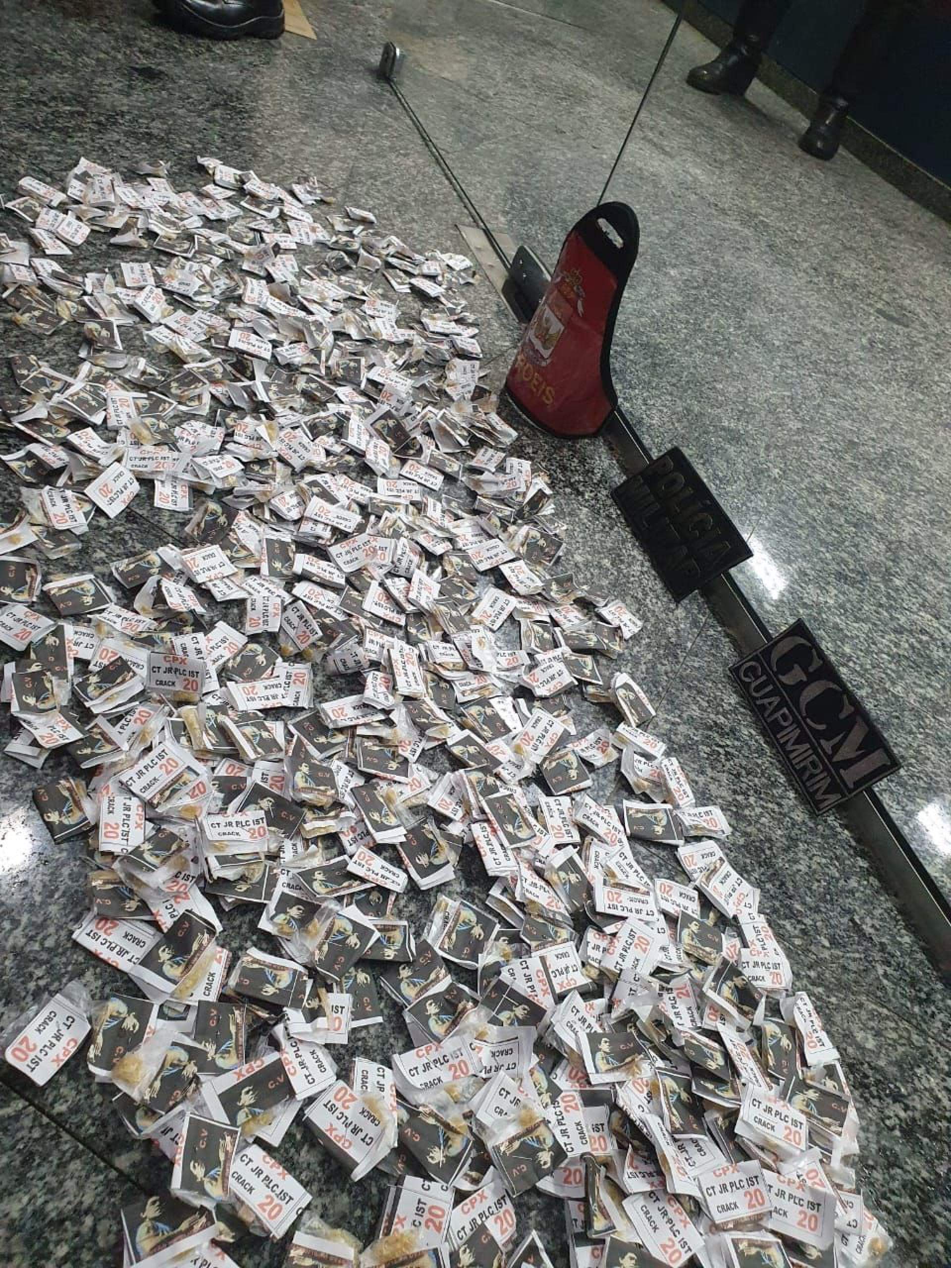 Os entorpecentes apreendidos foram encaminhados a 67ª DP, em Guapimirim, para que fosse feito o registro de ocorrência