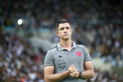 Barbieri lamenta a derrota do Vasco no clássico contra o Fluminense: 'A gente merecia outro resultado'