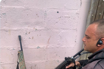 Troca de tiros entre a PM e criminosos deixa um baleado no morro da Sapinhatuba III