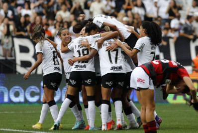 Flamengo é goleado pelo Corinthians na final da Supercopa Feminina
