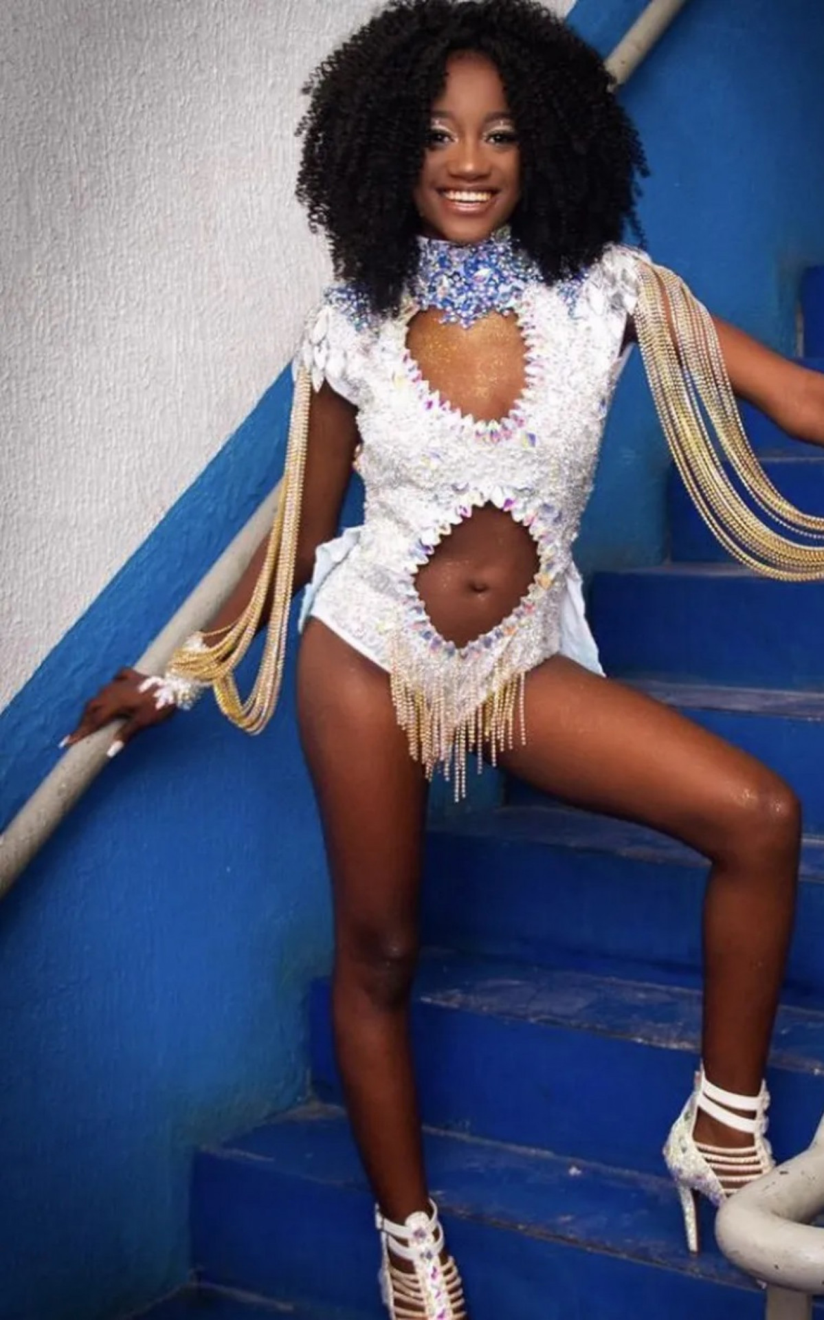 Lorena Ra&iacute;ssa &eacute; a nova rainha de bateria da Beija-Flor