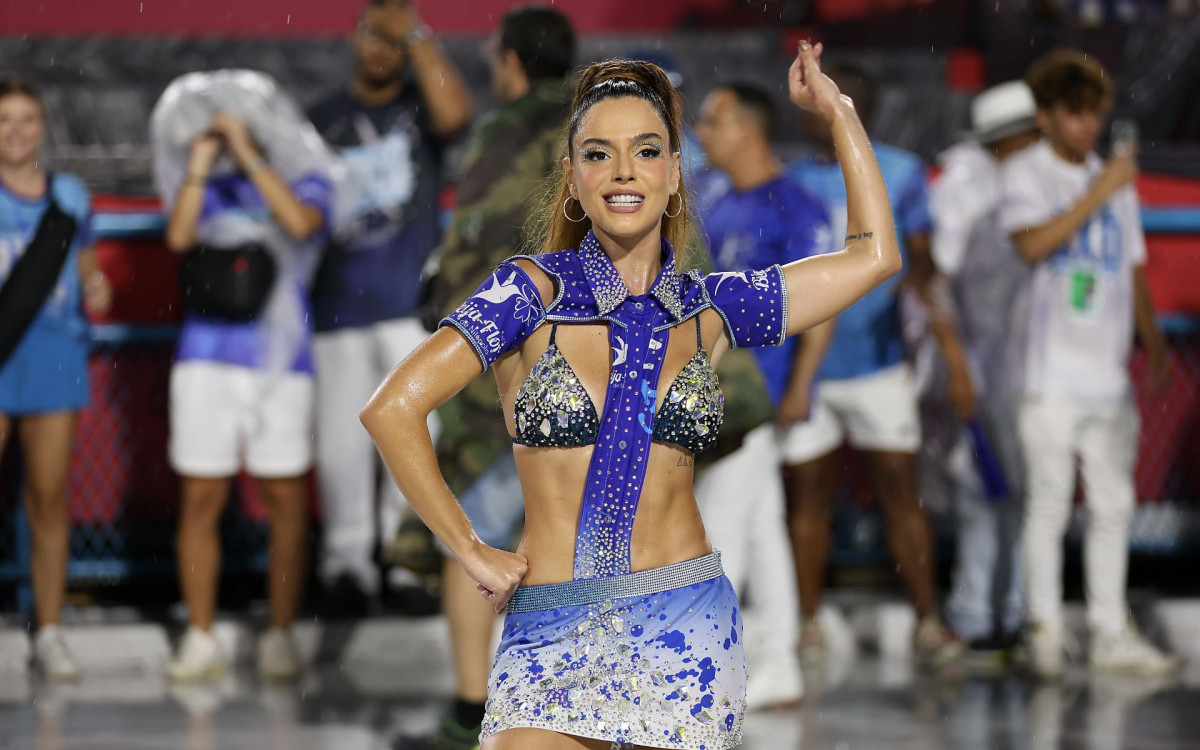 Giovanna Lancellotti, namorada de Gabriel David, que vem a ser filho de An&iacute;sio Abra&atilde;o David, presidente de honra da Beija-Flor