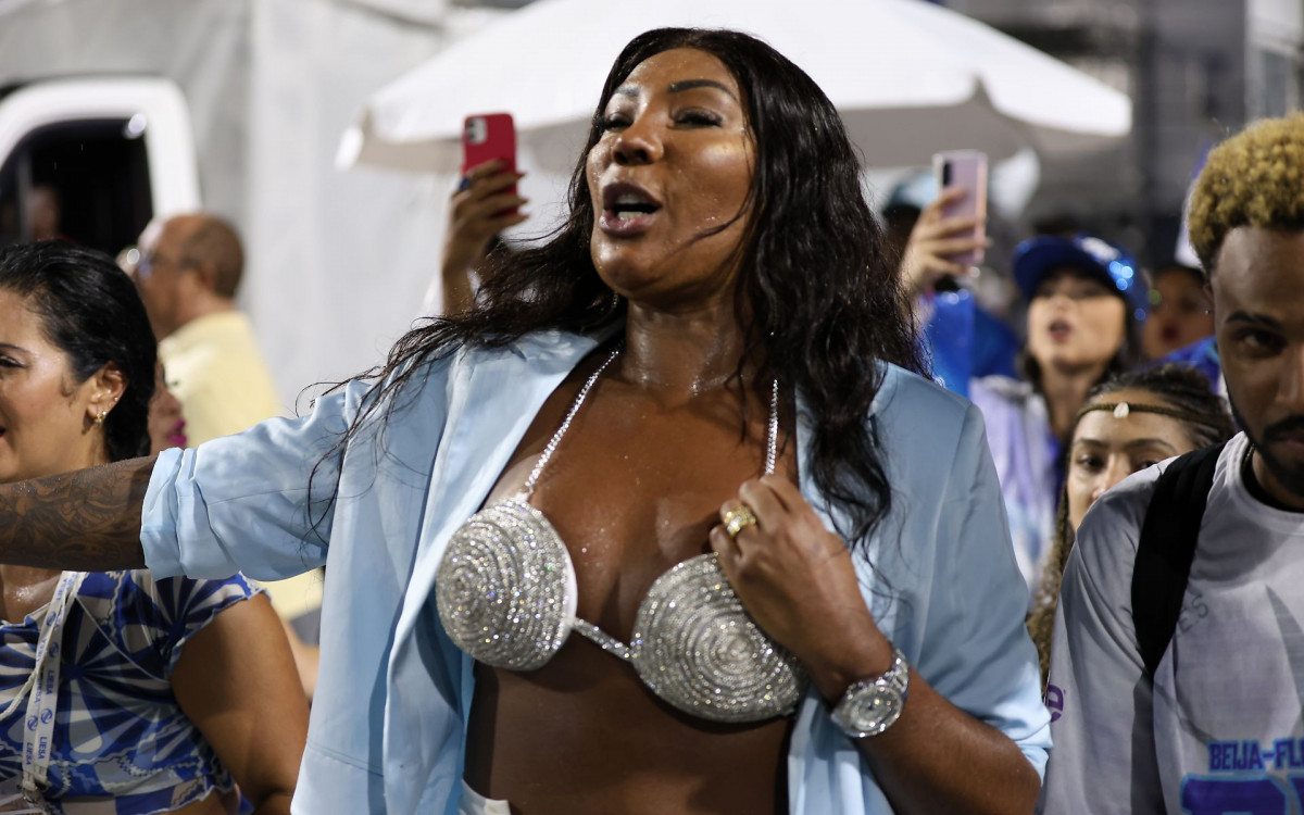 Silvana, m&atilde;e de Ludmilla no ensaio t&eacute;cnico da Beija-Flor