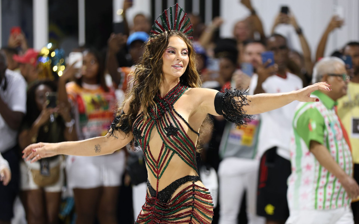 Paolla Oliveira &eacute; a rainha de bateria da Grande Rio e participou de ensaio t&eacute;cnico na Marqu&ecirc;s de Sapuca&iacute; na noite deste domingo