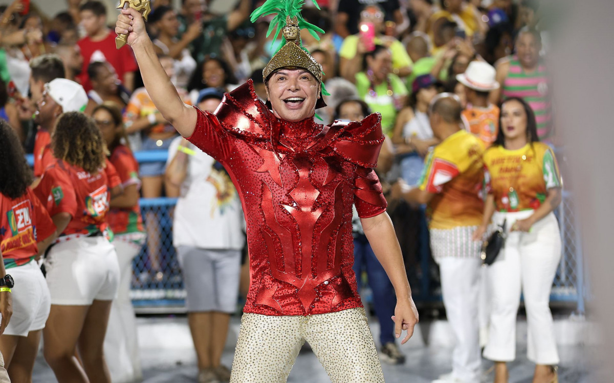 David Brazil no ensaio t&eacute;cnico da Grande Rio