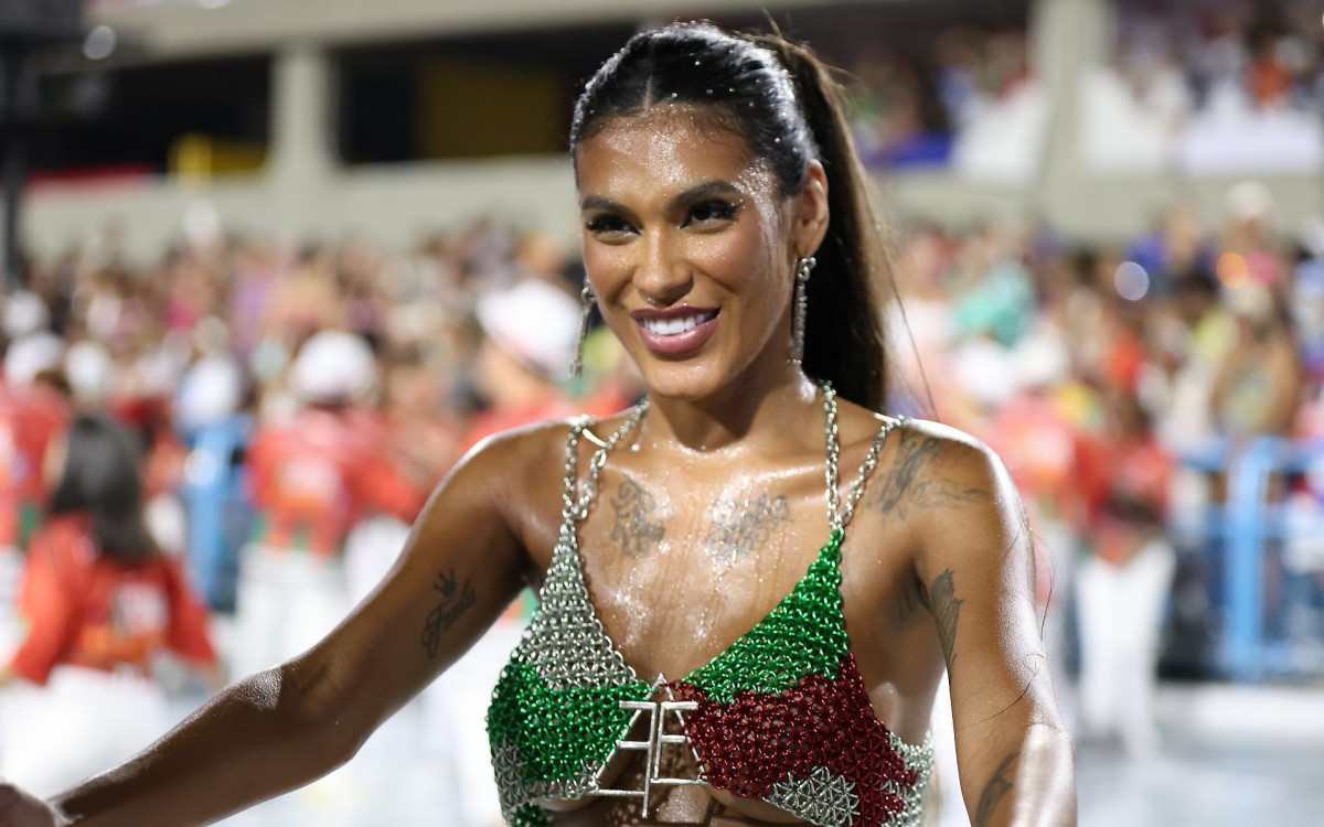 Pocah no ensaio t&eacute;cnico da Grande Rio