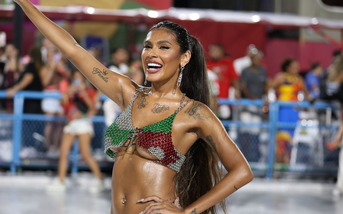 Pocah no ensaio t&eacute;cnico da Grande Rio