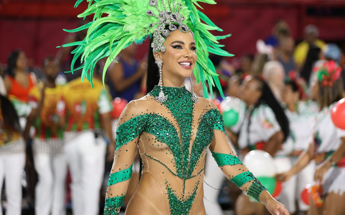 Gabriela Versiani no ensaio t&eacute;cnico da Grande Rio