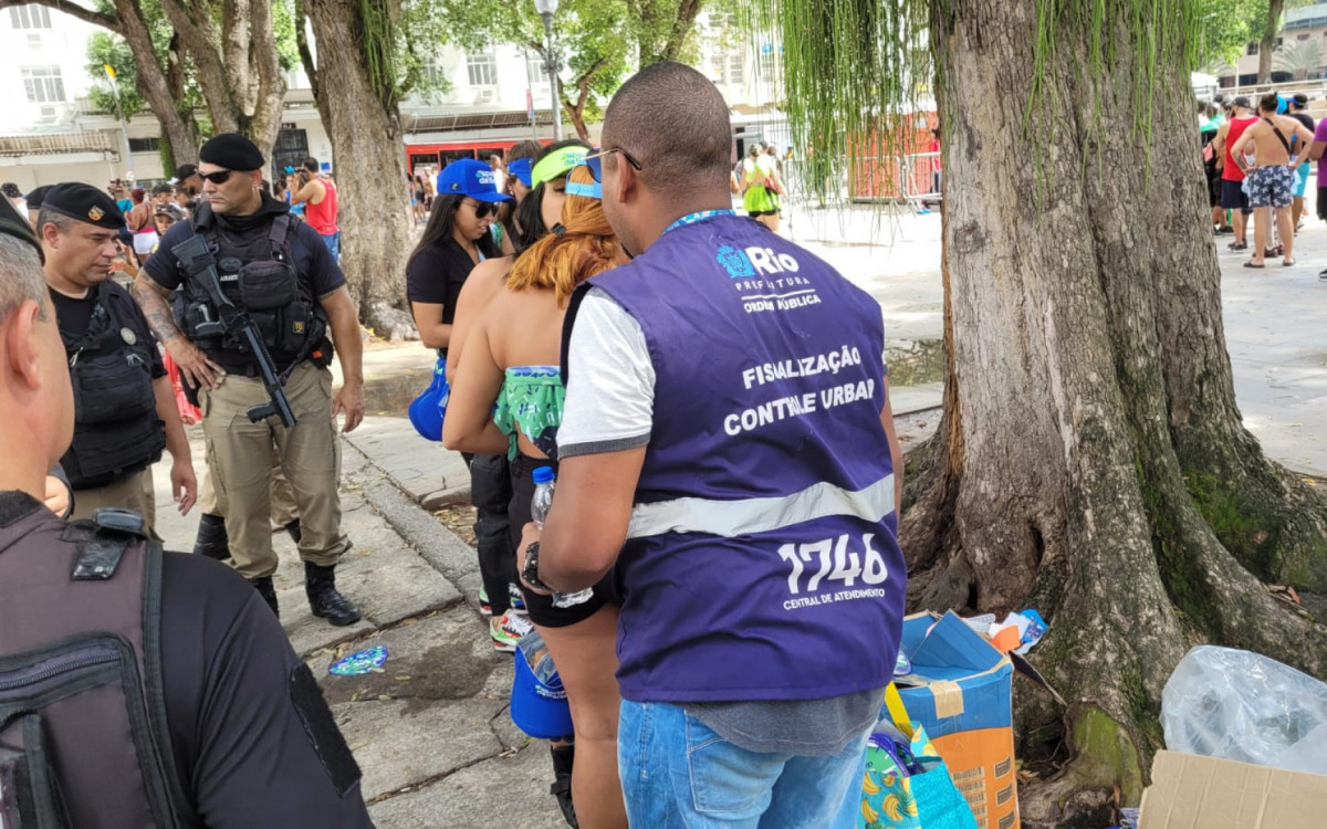 Seop realizou operação de fiscalização em blocos e no entorno da Sapucaí - Divulgação / Seop