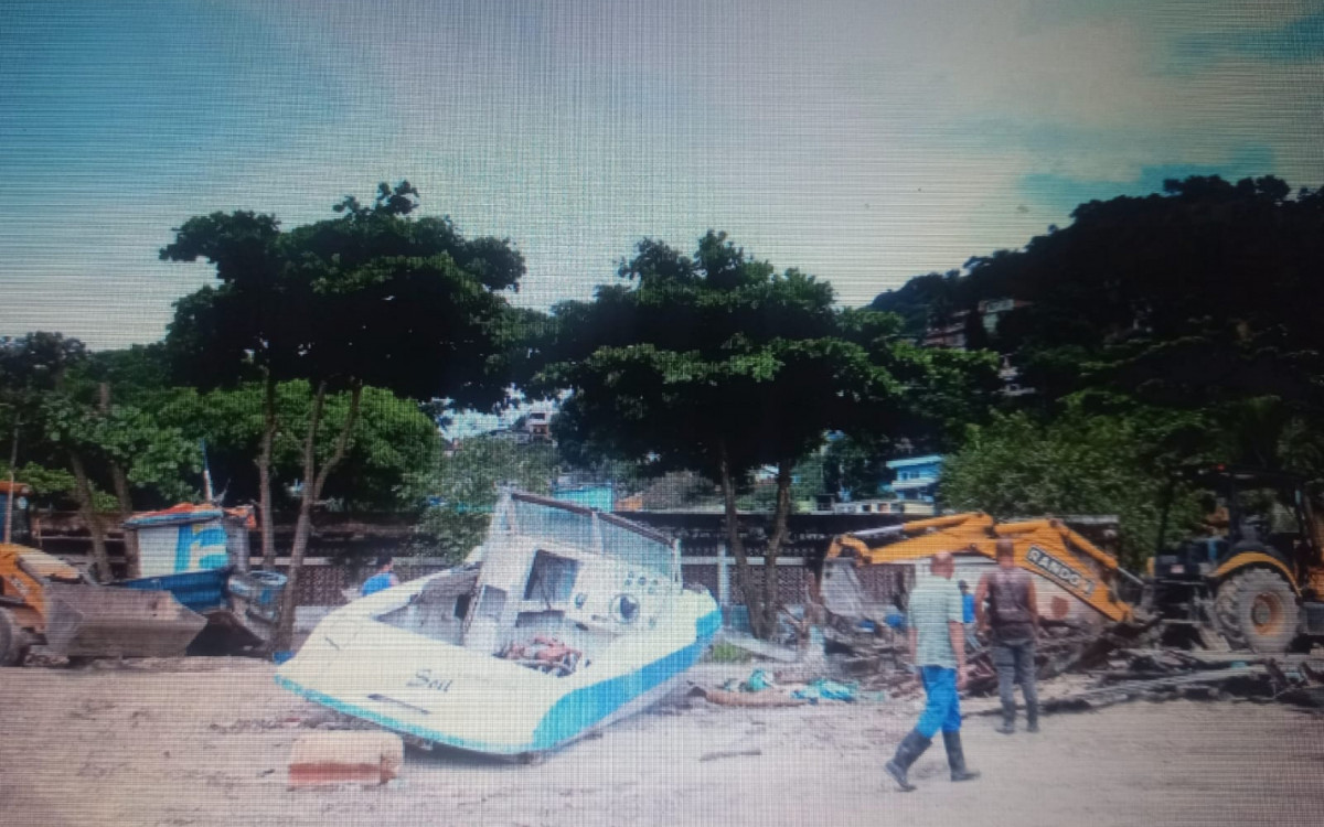 &Aacute;gua das chuvas acumulada nas embarca&ccedil;&otilde;es e o calor  podem contribuir com a prolifera&ccedil;&atilde;o do mosquito Aedes aegypti.