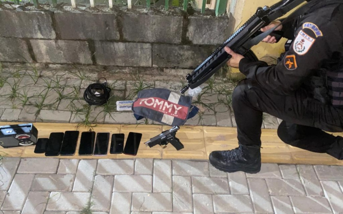 Horas antes do início da operação em Japeri, um suspeito foi presos após atirar contra policiais do 24º BPM (Queimados) - Divulgação / PMERJ