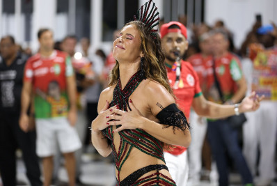 Paolla Oliveira, Zeca Pagodinho e mais famosos brilham no ensaio técnico da Grande Rio