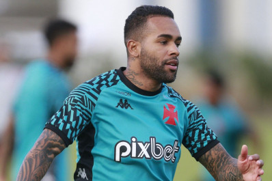 Boa atuação de Alex Teixeira em clássico dá esperança de temporada melhor pelo Vasco