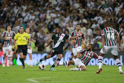 Barros fala sobre estreia como titular no Vasco em clássico: 'Muita emoção'