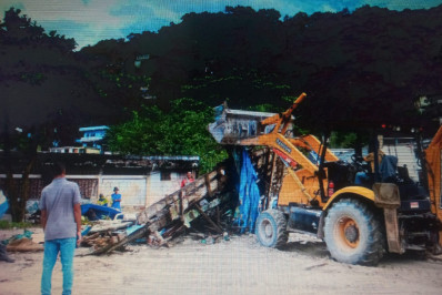 Ordem Pública de Mangaratiba remove embarcações irregulares abandonadas na praia