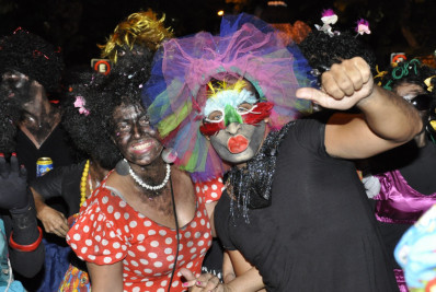 Bloco da Nega Maluca: irreverência e alegria pelas ruas de Angra