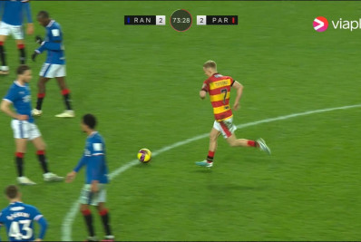 Vídeo: na Escócia, técnico manda time levar o empate após jogador não respeitar o Fair Play