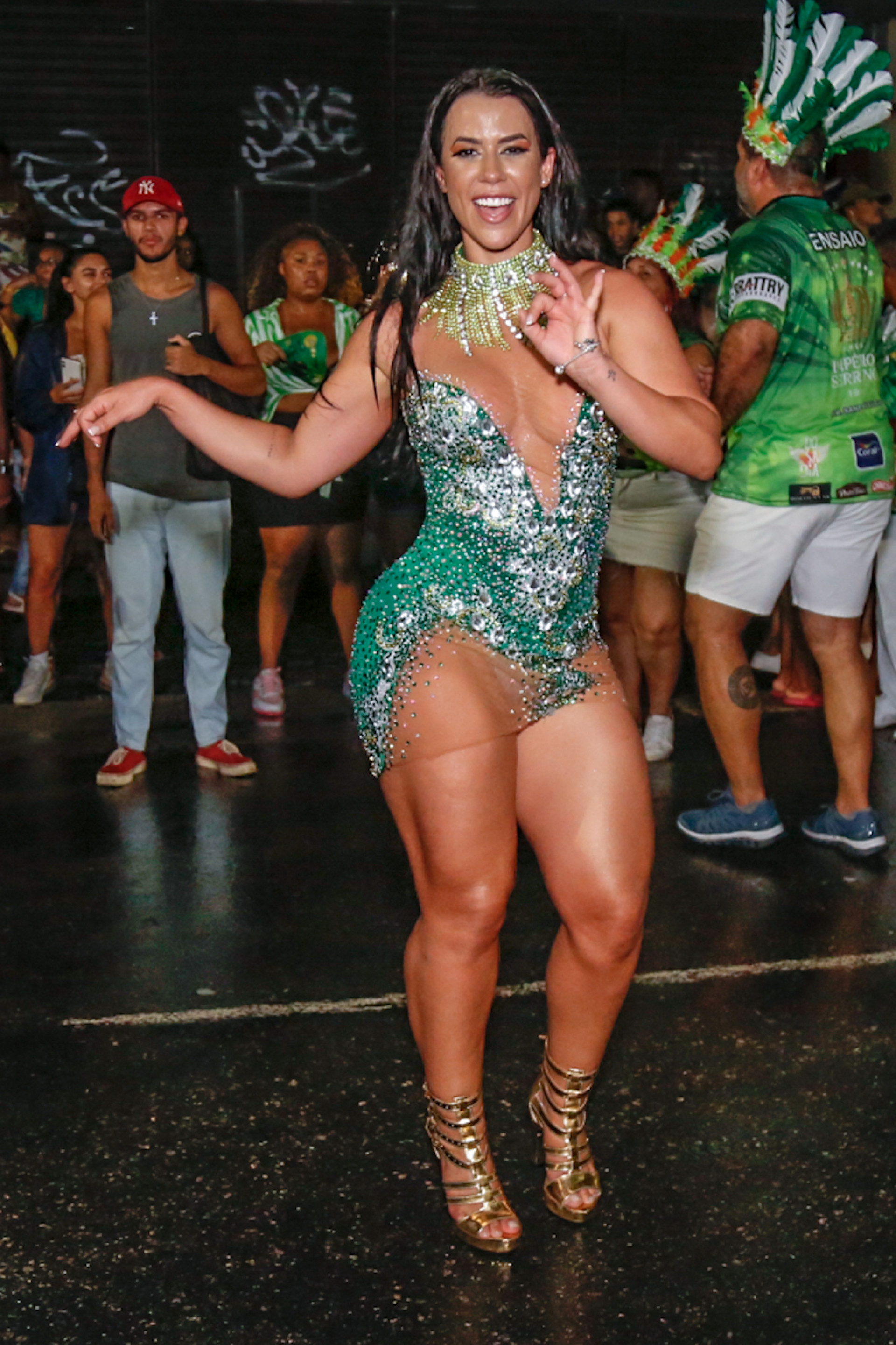 Ex-BBB Larissa Tomásia participa do ensaio de rua do Império Serrano - Paulo Tauil/ AgNews