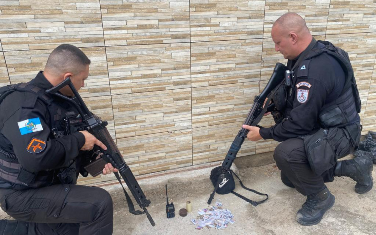 Material apreendido na Comunidade da Chatuba, na Baixada