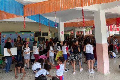 Primeiro dia da Matinê nas Escolas é sucesso em Areal